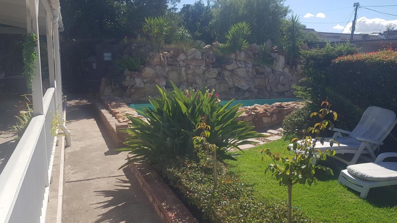 Beit Shalom Before Known As Best Little Guesthouse Oudtshoorn Exterior foto